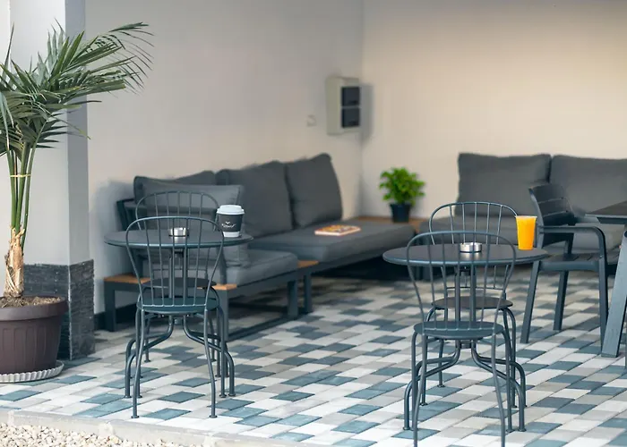 Adamz Guest house 3*